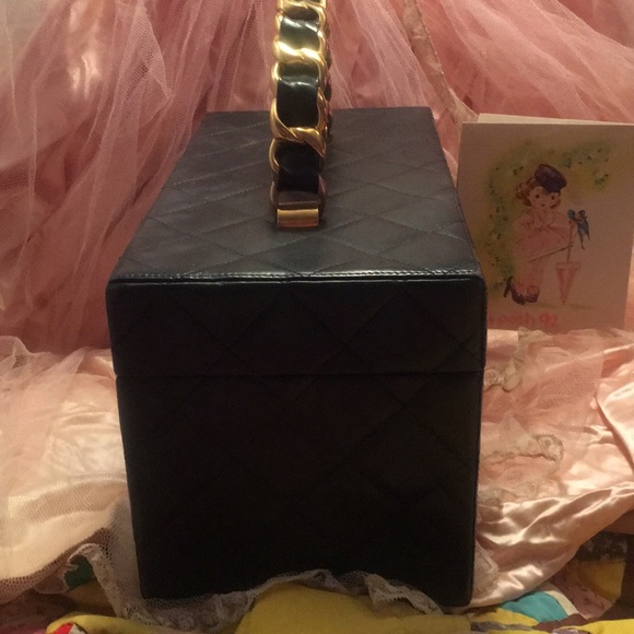 SOLD Rarest of the rare CHANEL Train Case Vintage - Picture 12 of 13